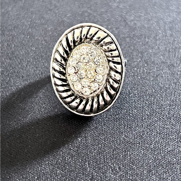 ☀️ Genuine Crystal Center Oval Ring by Cookie Lee - Picture 3 of 10